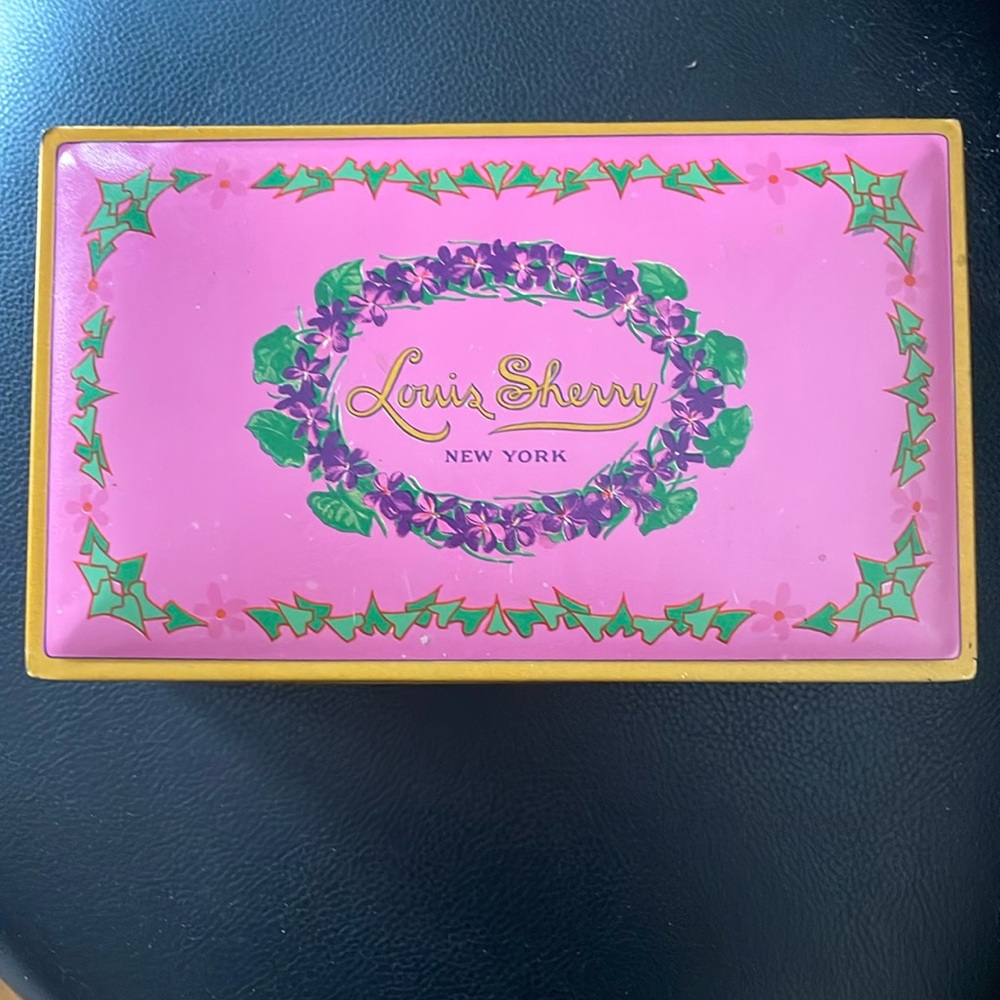 Louis Sherry Chocolate Tin (1 lb Net weight)